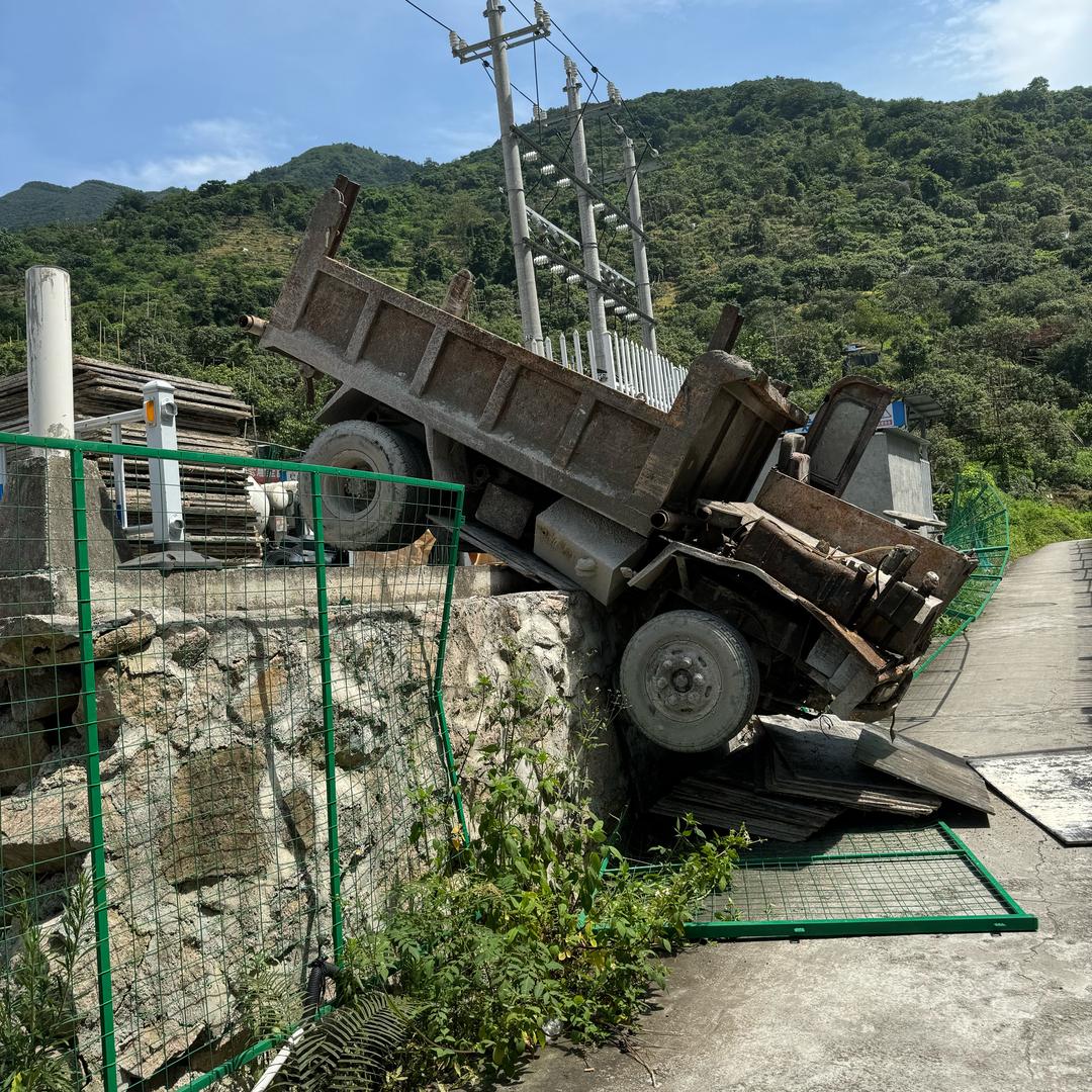 @门缝看你¥