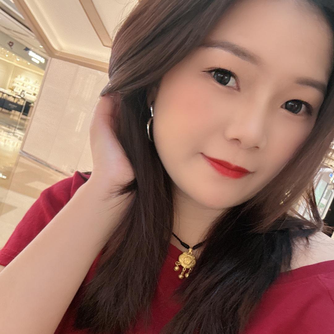爱吃泡芙De木木