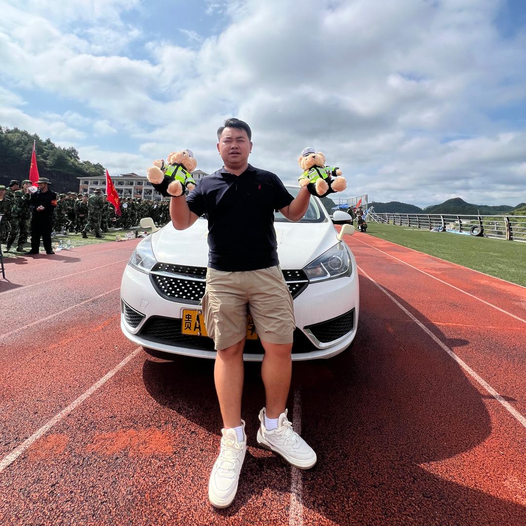 花溪大学城宏云驾校-罗教练