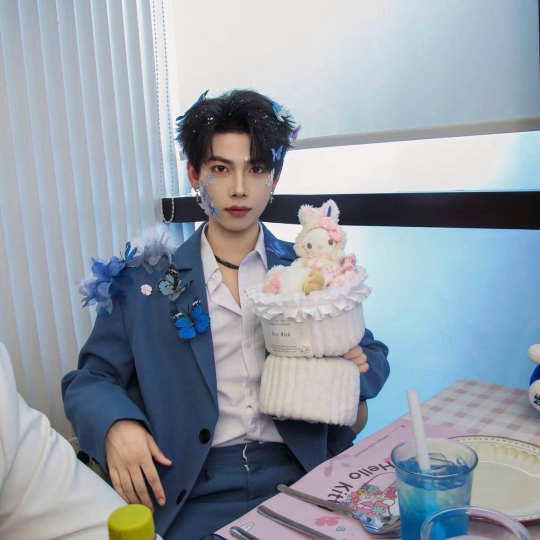 云泽⛅️（想跳舞）