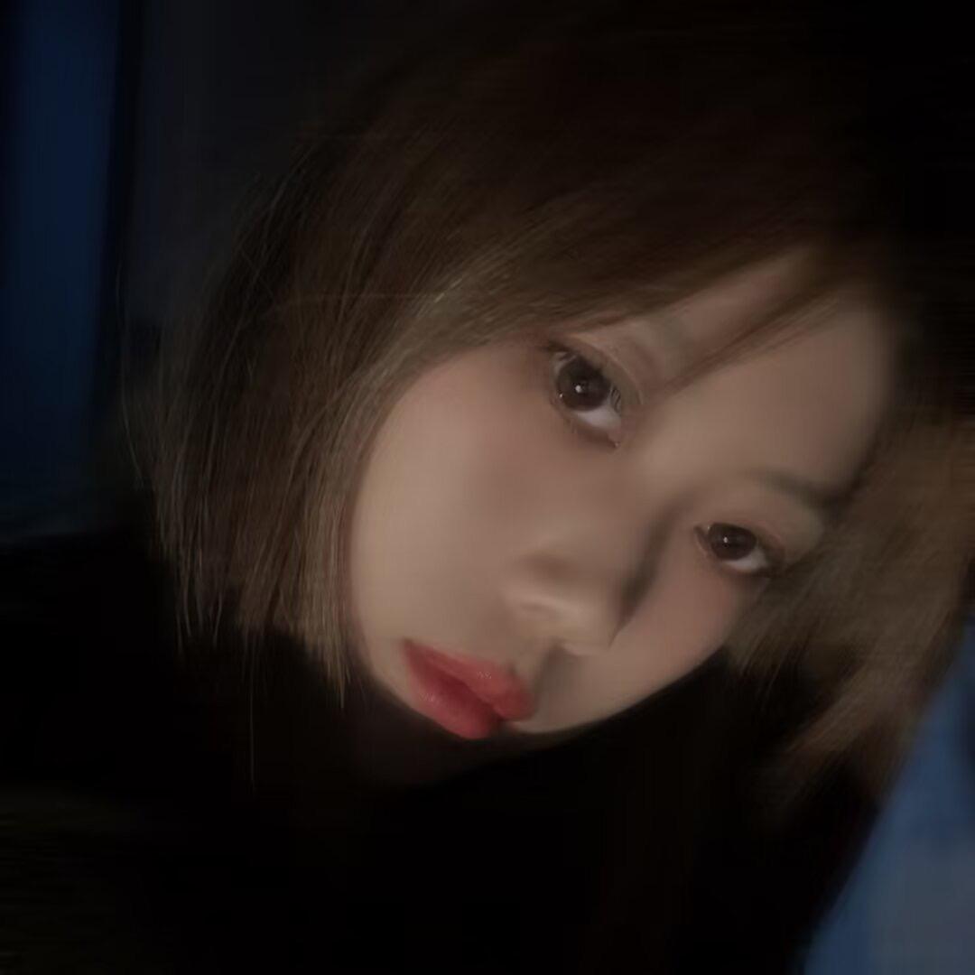 腼腆内向的美女