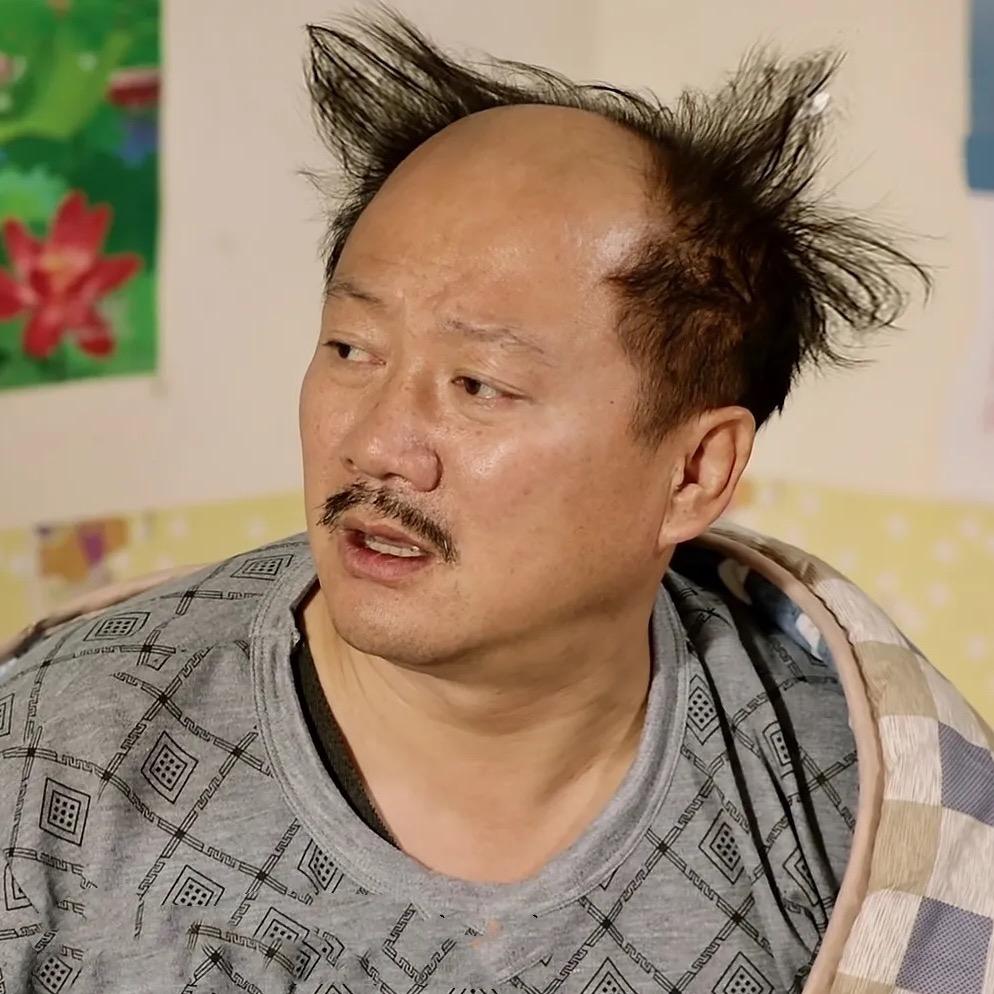 狂薅广坤半拉头发