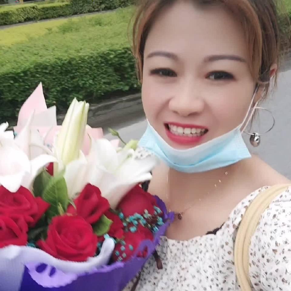 坚强的女人被后都是泪水
