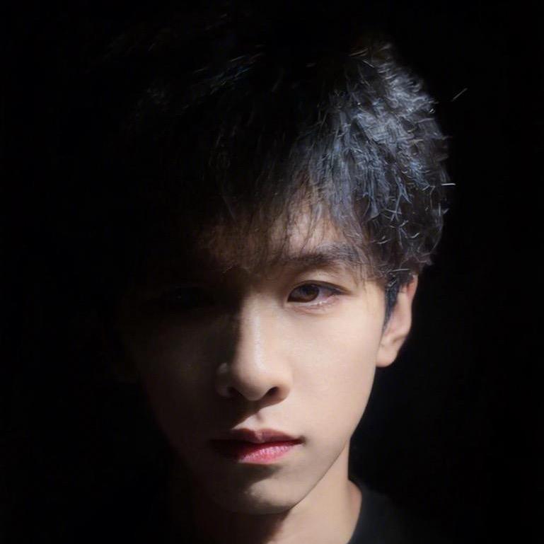 小魏.