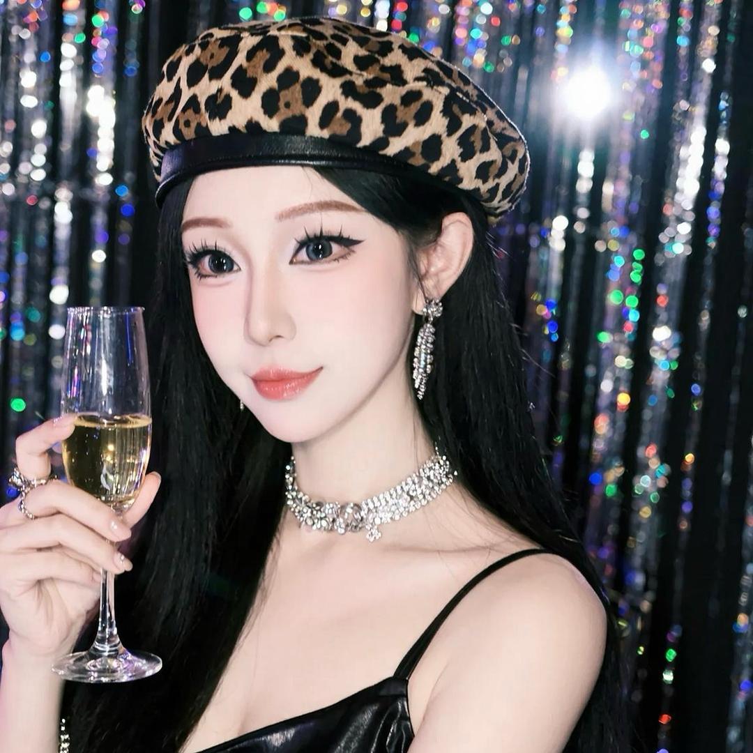 才没有脸红
