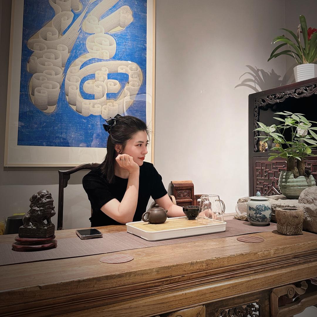 卖古董的小姐姐