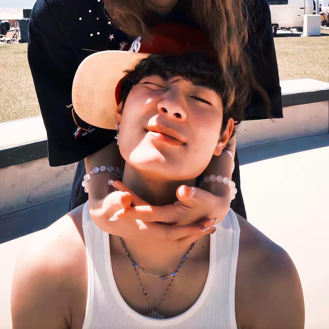 ^-^
