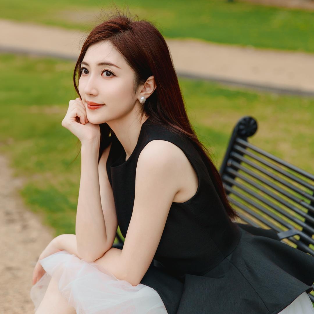 雅雯ViVi