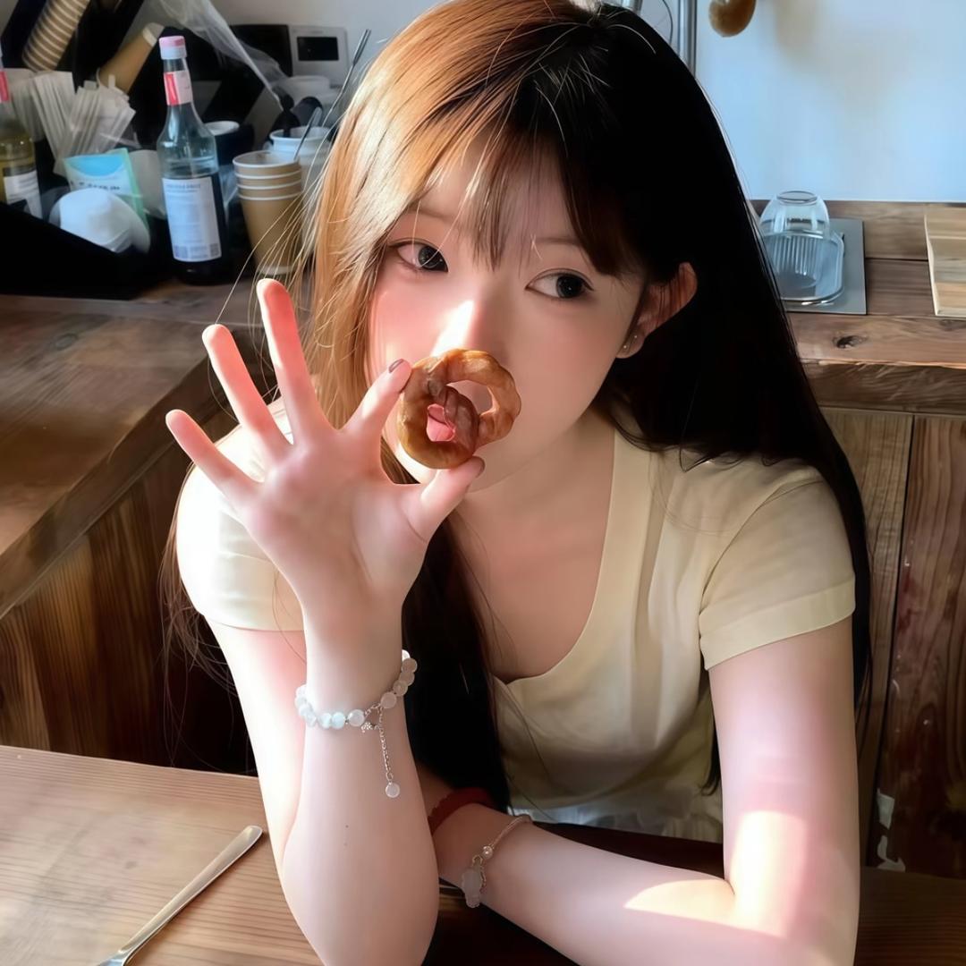 昕不柒。