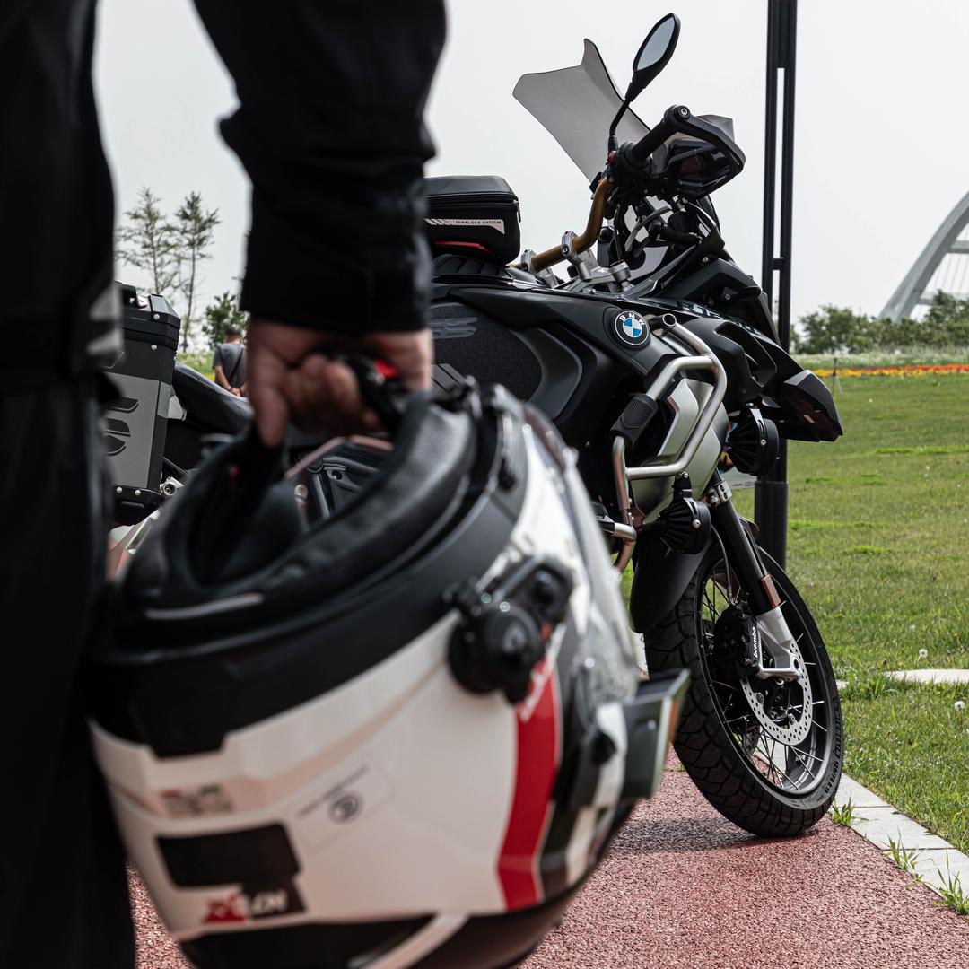 SXT·🛵像风一样自由⛺️9058