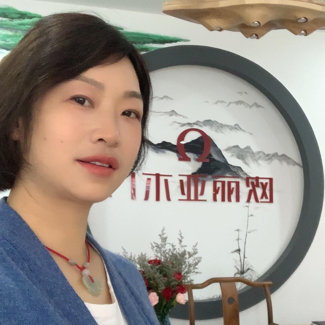 欧丽亚木门，杨杨得亿
