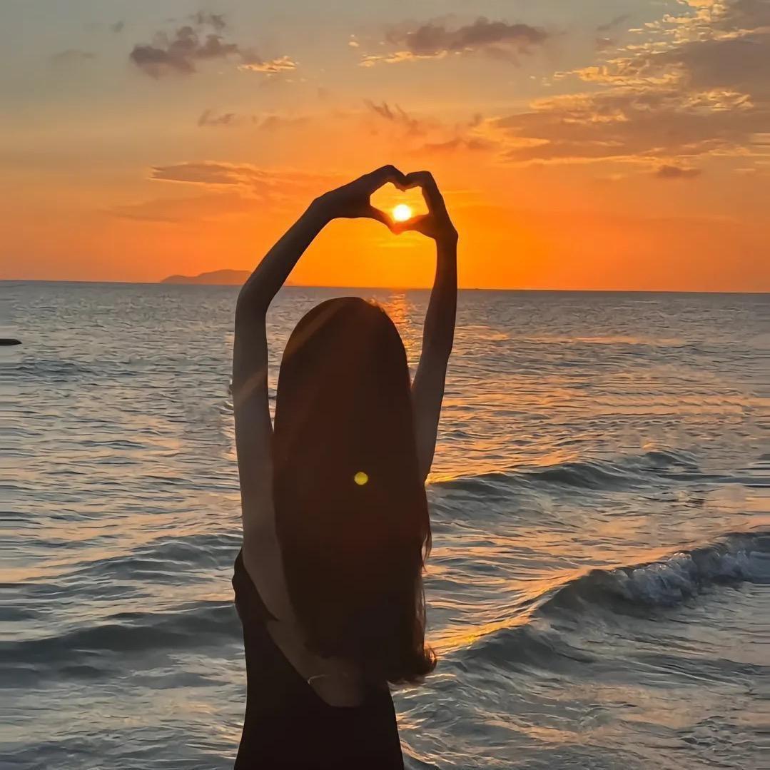 @☾⋆᭄  Alone  ༊