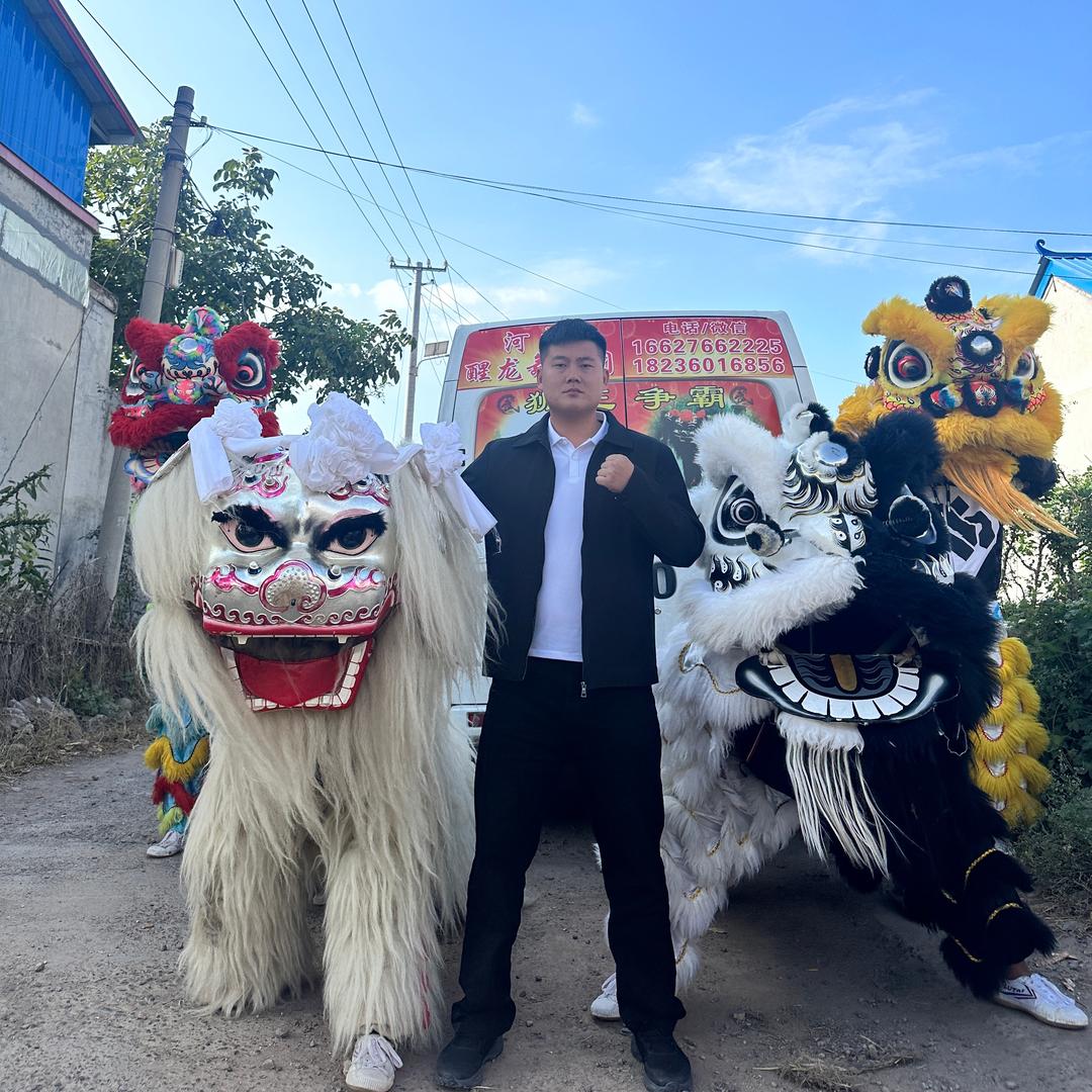 醒龙舞狮团  团长王国庆
