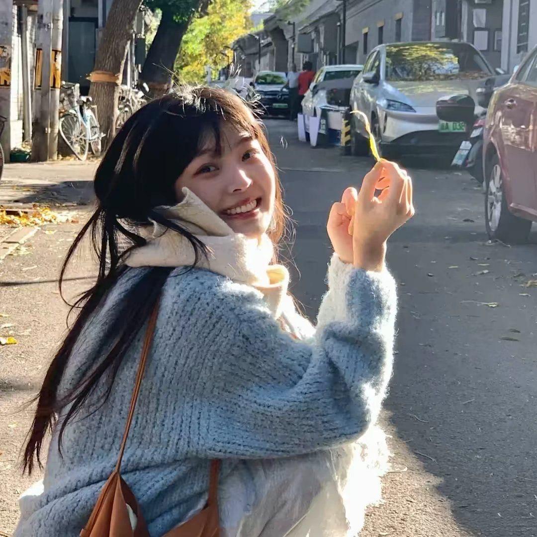 居居.