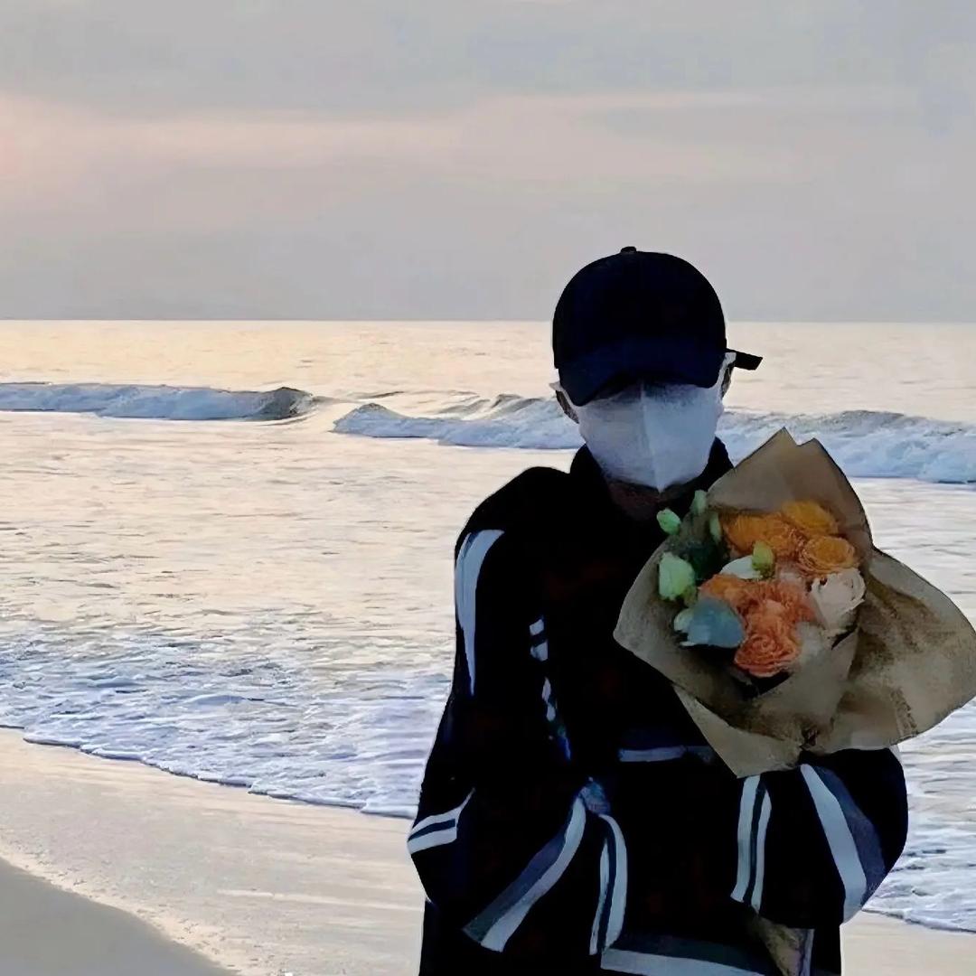 被火辣大蟑螂追着啃的那一夜