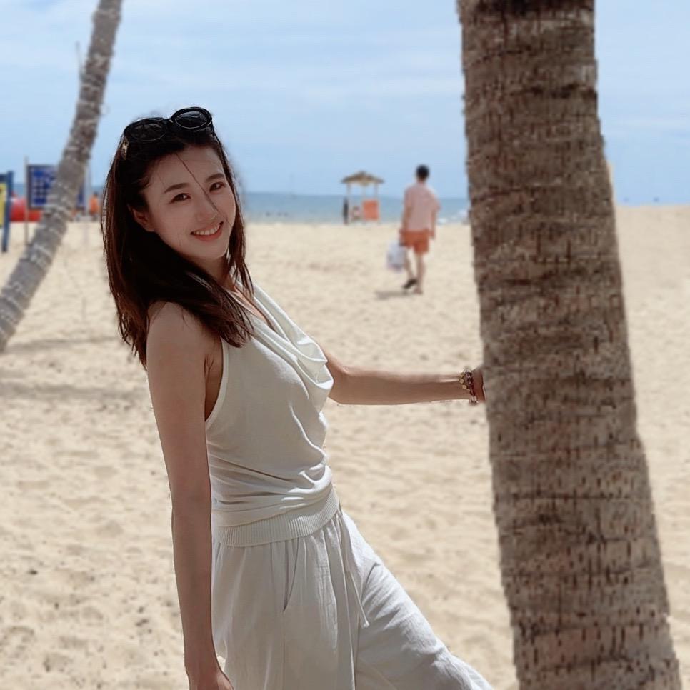 娇小姨、