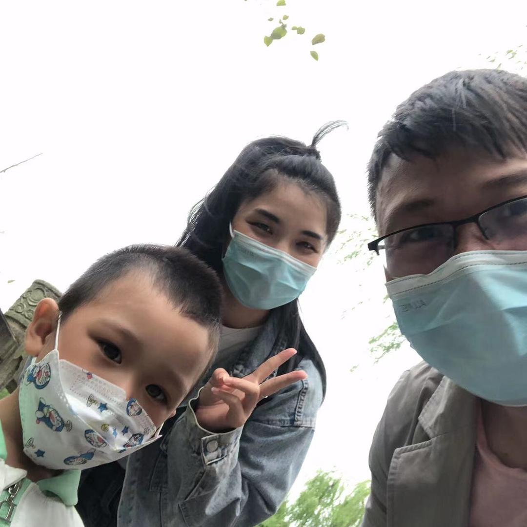 方玲以成