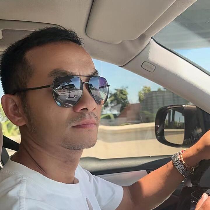 东石步行者鞋服城阿臭
