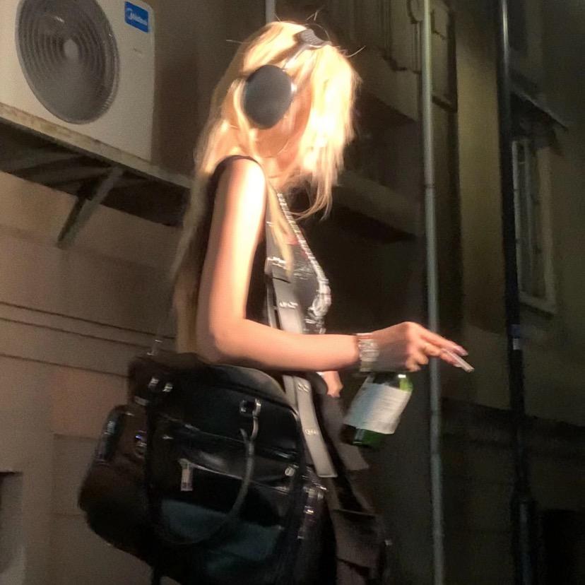 爱吃香菜.