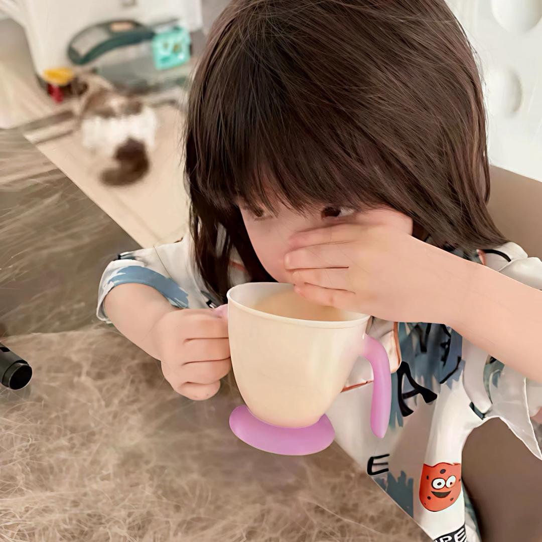 小猫听雨也发呆