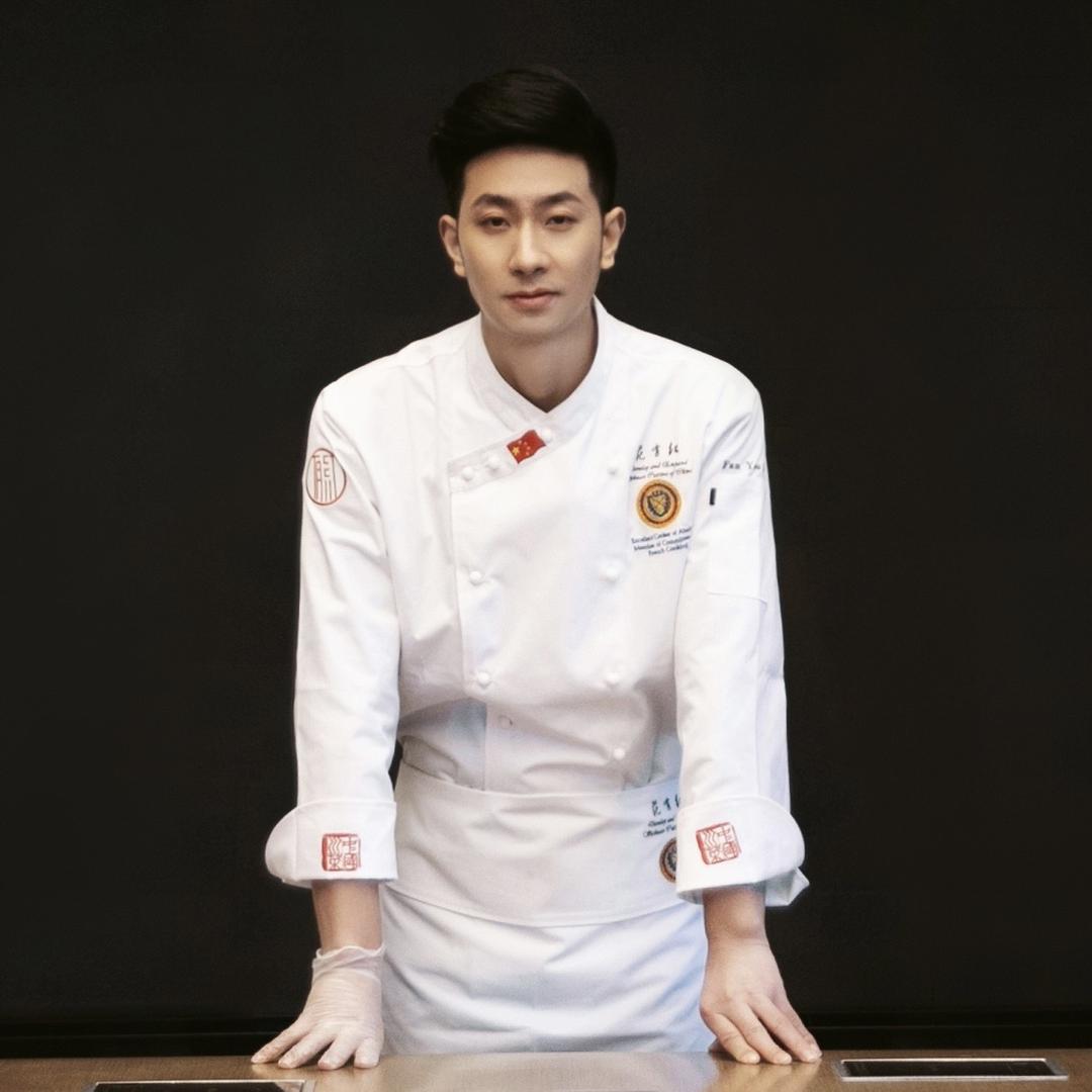 有红鸡毛店创始人