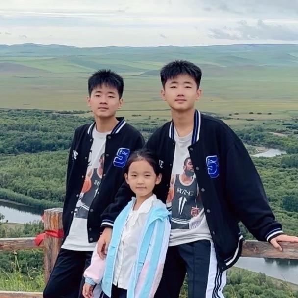 双胞胎兄弟👬和妹妹