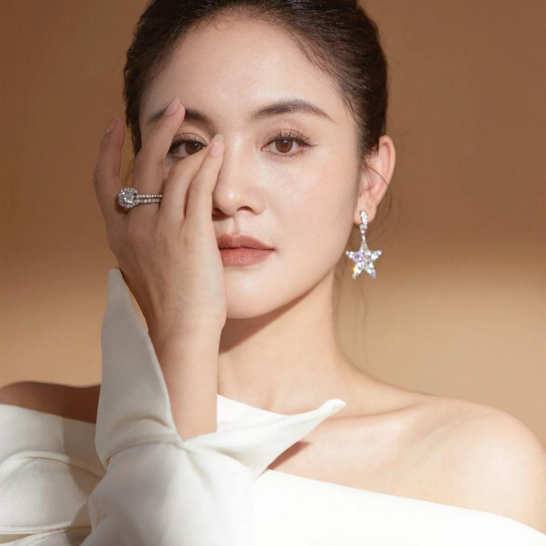 丽江化妆师 -白玉美肤晓蓉