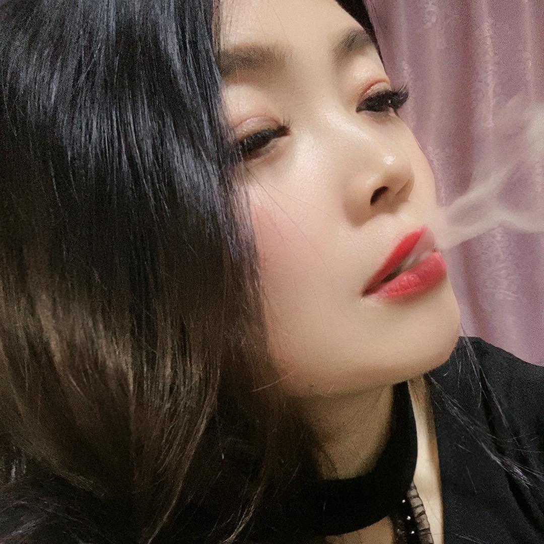 彝💋依一