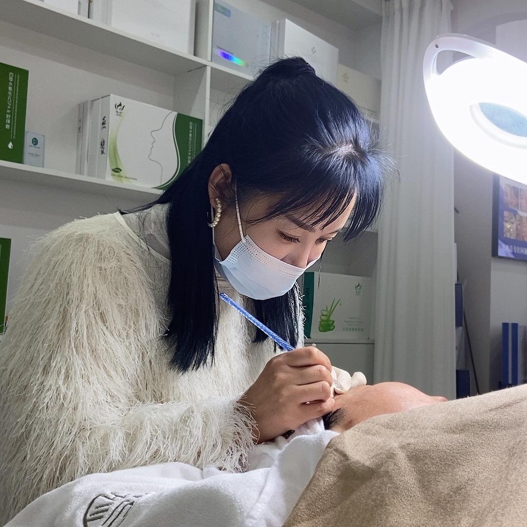 雷婧