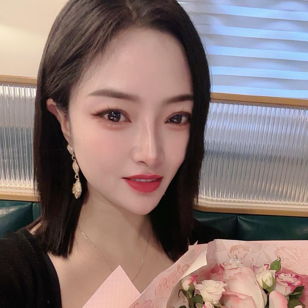 侵在红酒里的玫瑰🌹