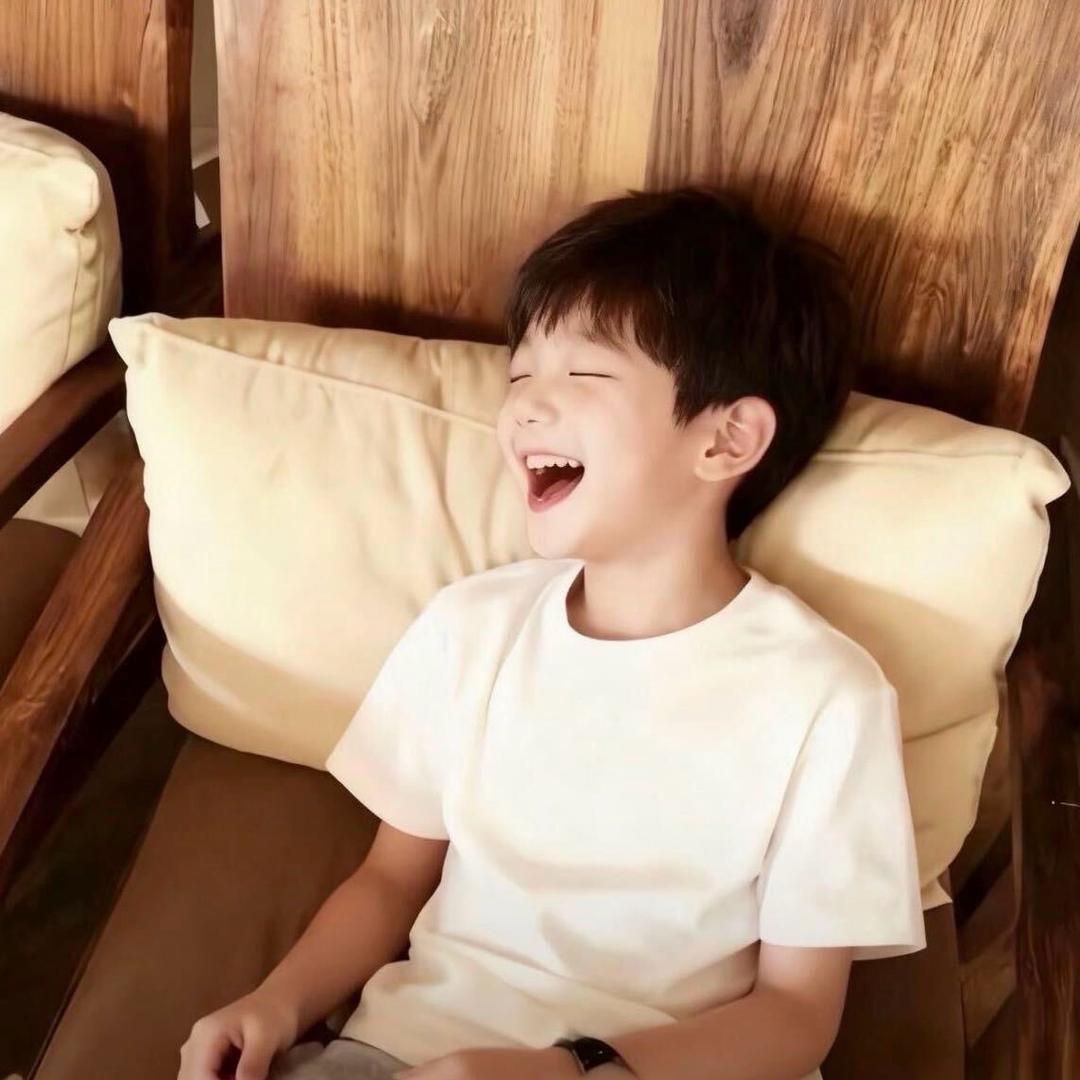 ᅠ  ᅠㅤㅤㅤ  ￴W