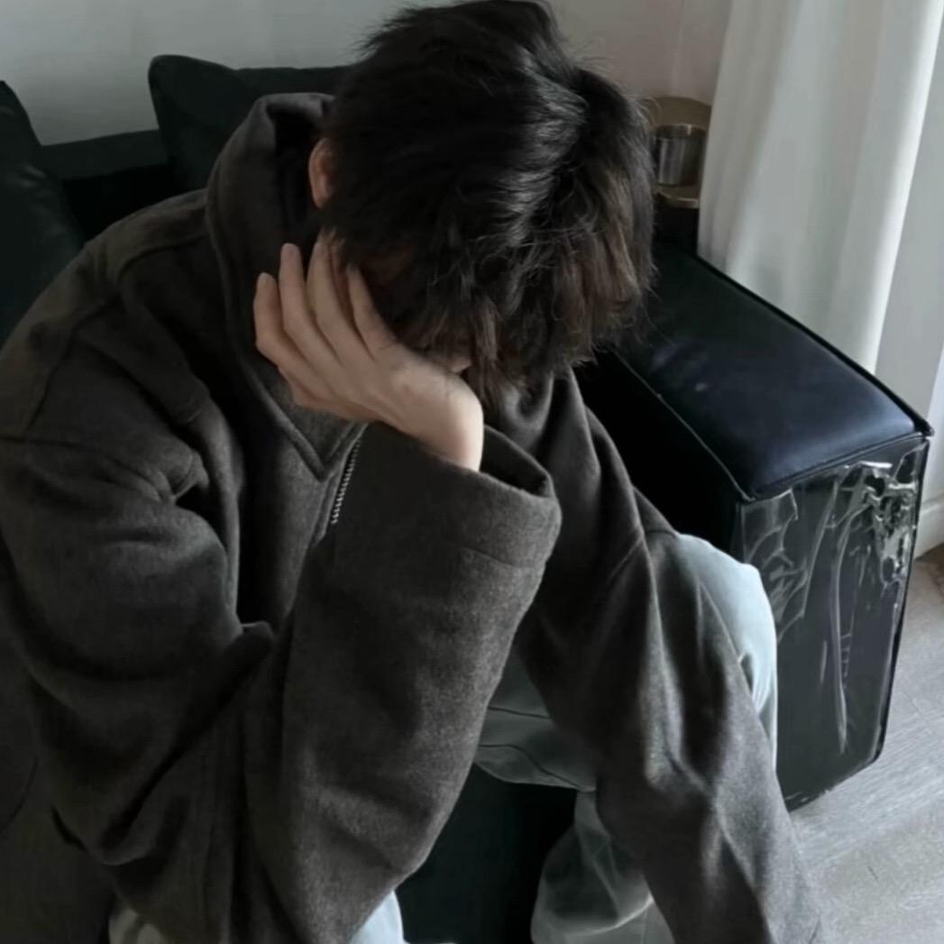 云朵躲不过风