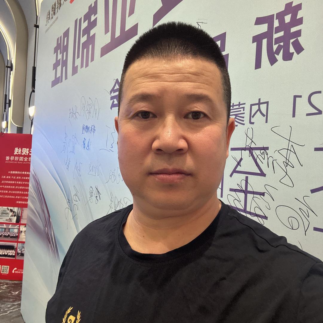 传播正能量的眼镜人