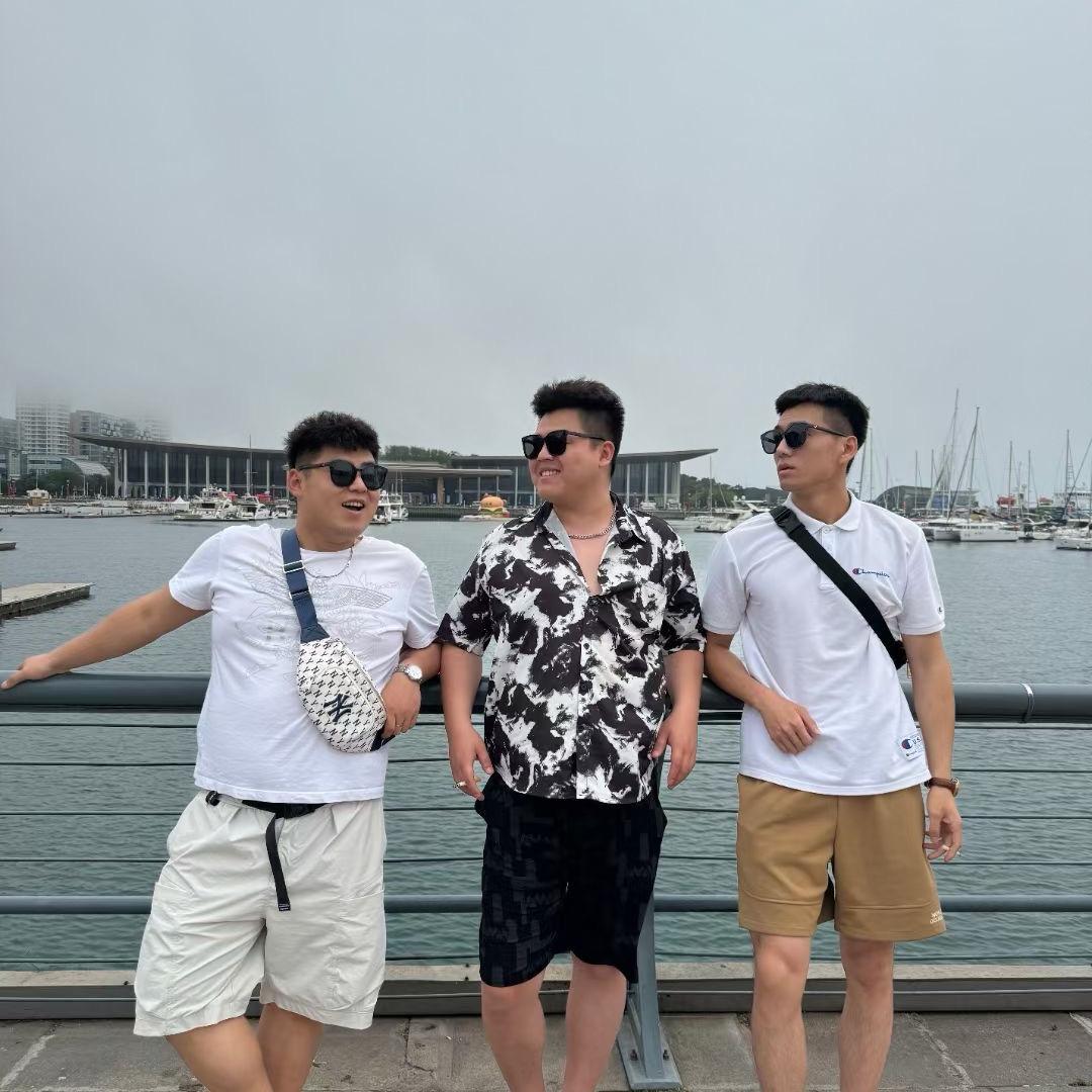 三个男孩