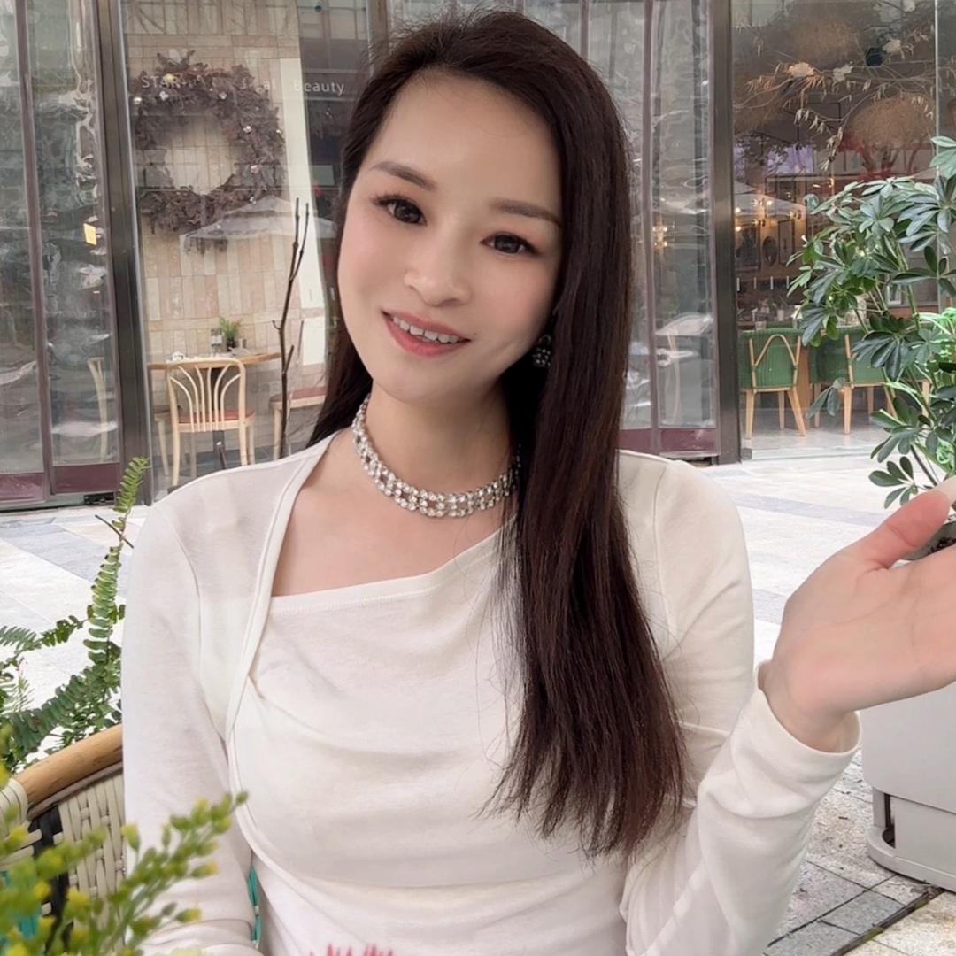 万妡怡（变美版）