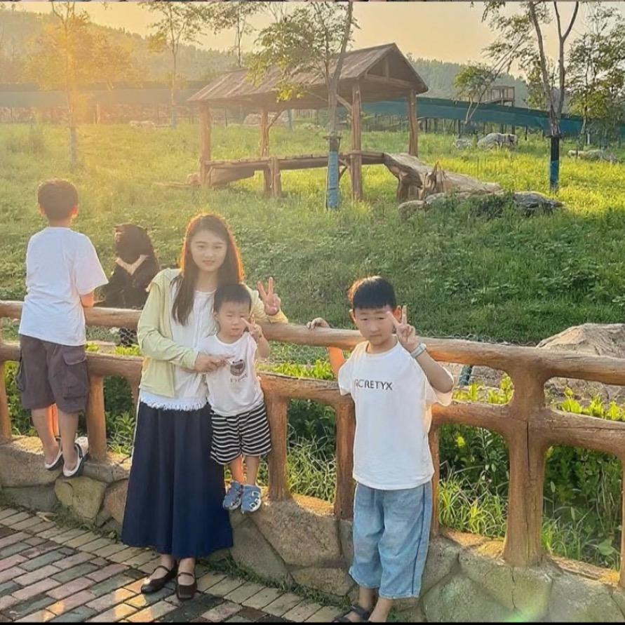 摆地摊的小姐姐