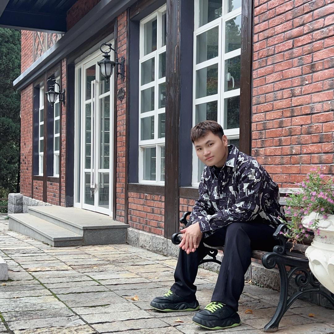 东川美发——名剪艺人肖龙（工作中）