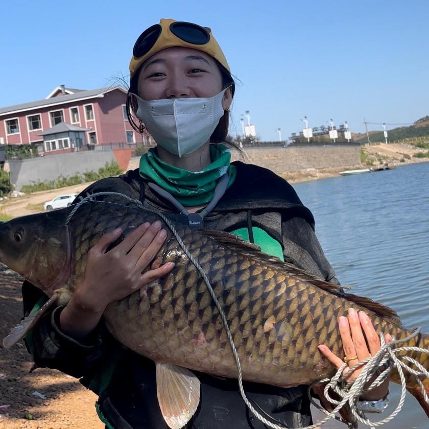 艾晶爱钓鱼
