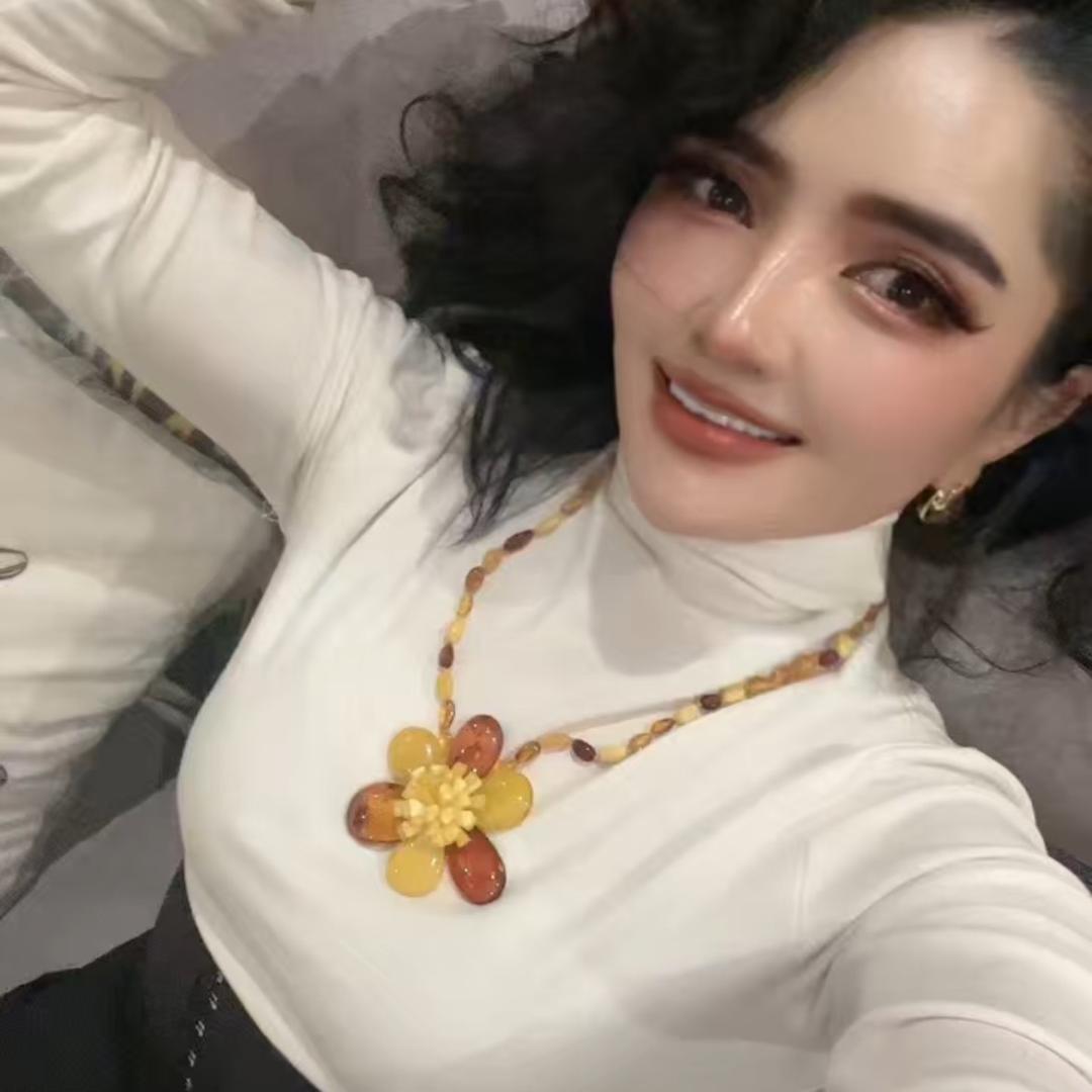 臭美少女首饰店。