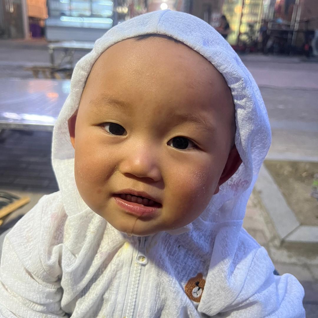 成艺屹桉