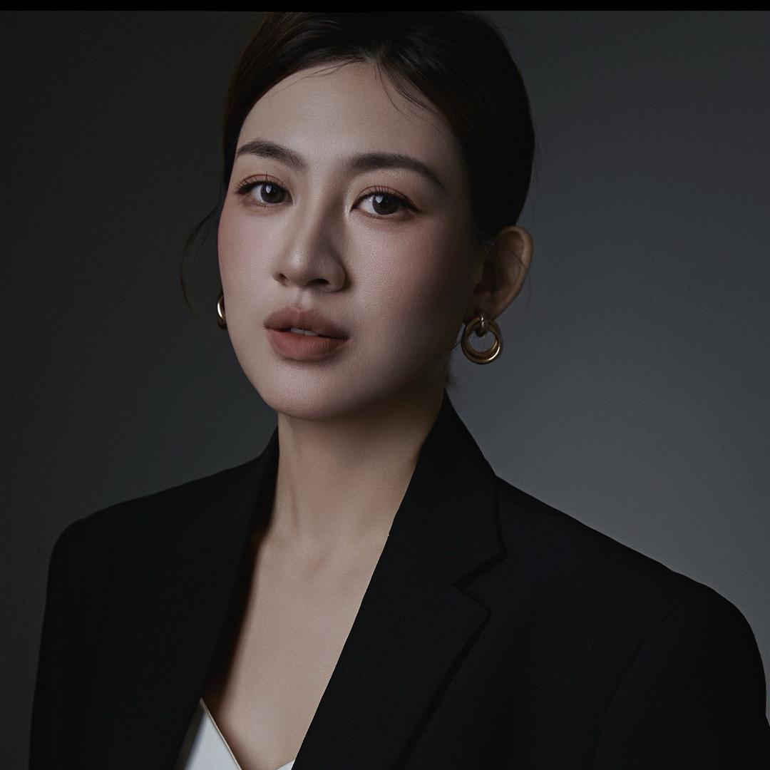 主持人李蓉