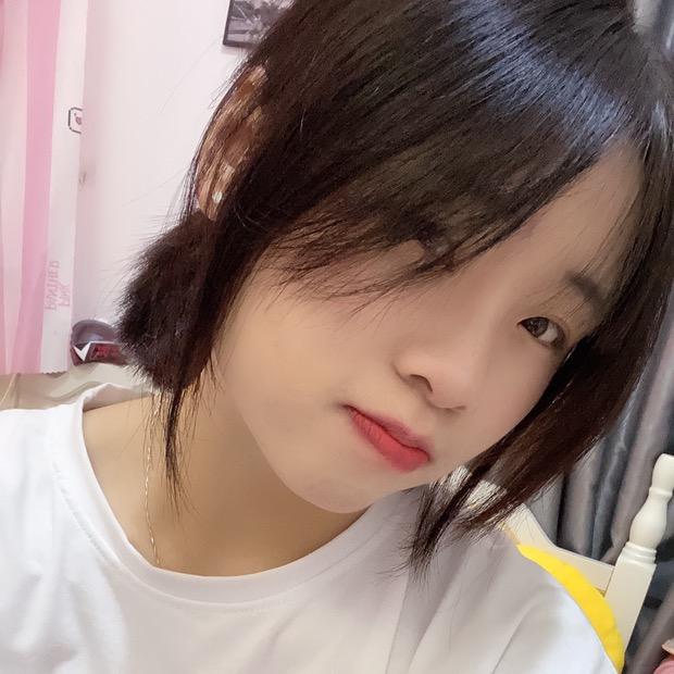 爱骑摩托车的小娅
