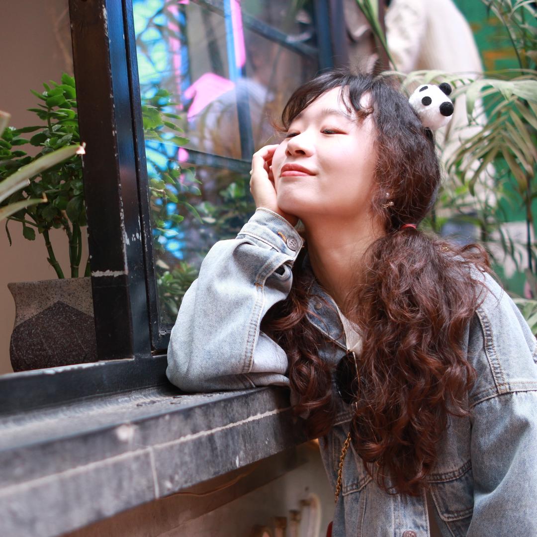 窗边有棵柿子树