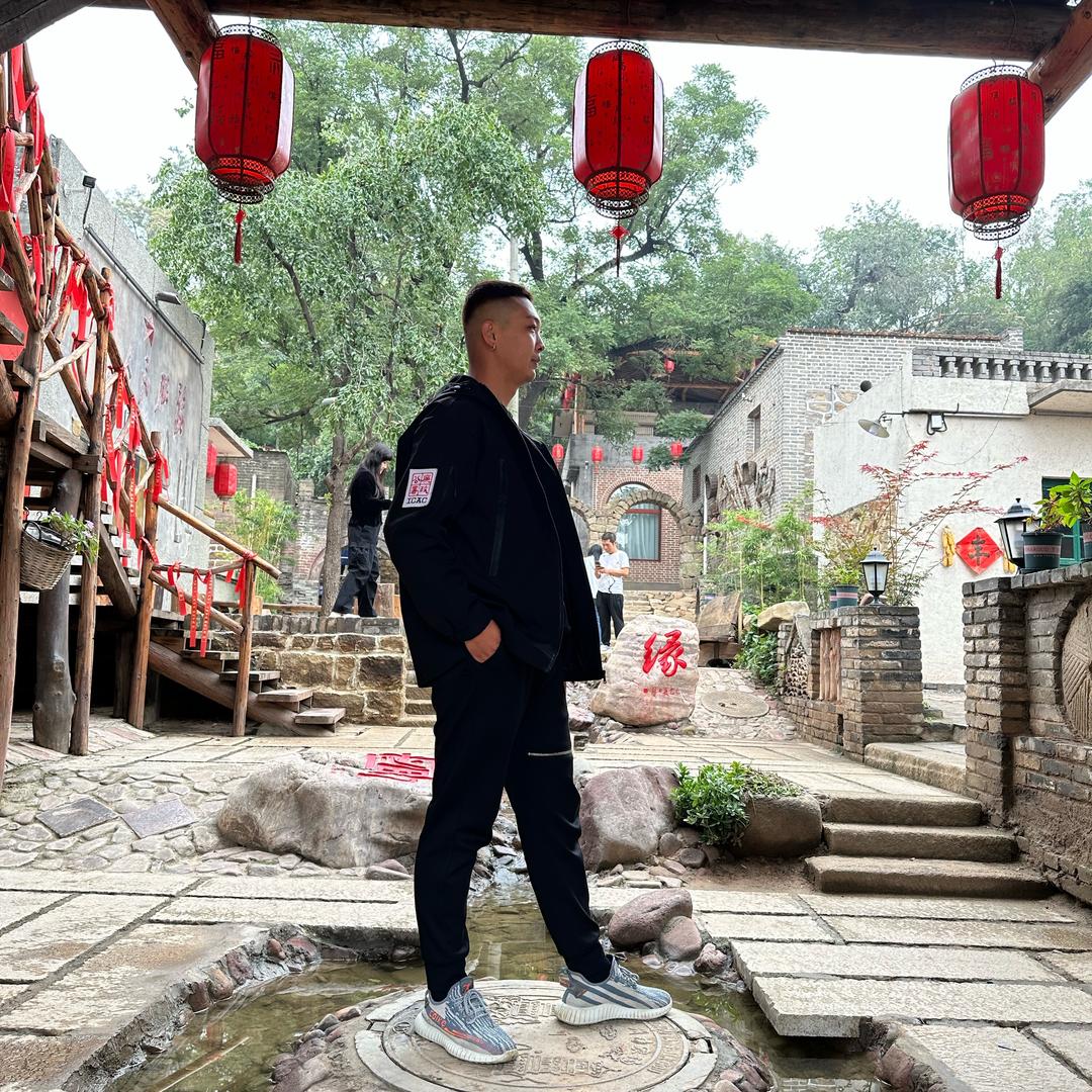 小跃万人迷.