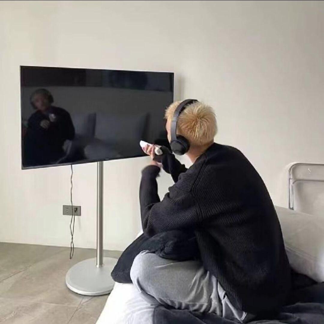 ℳ