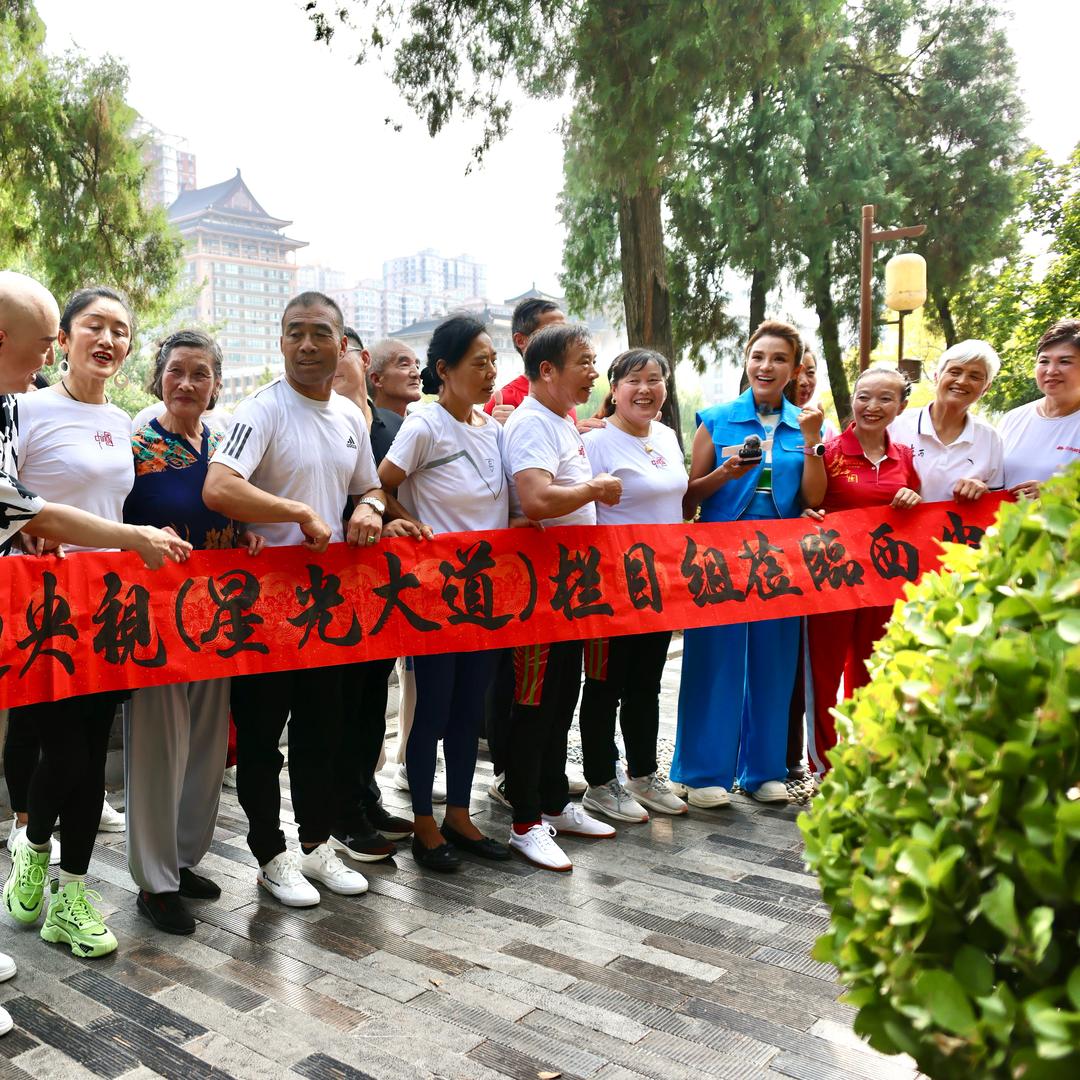 河南倒立秦哥（保兴装饰有限公司）