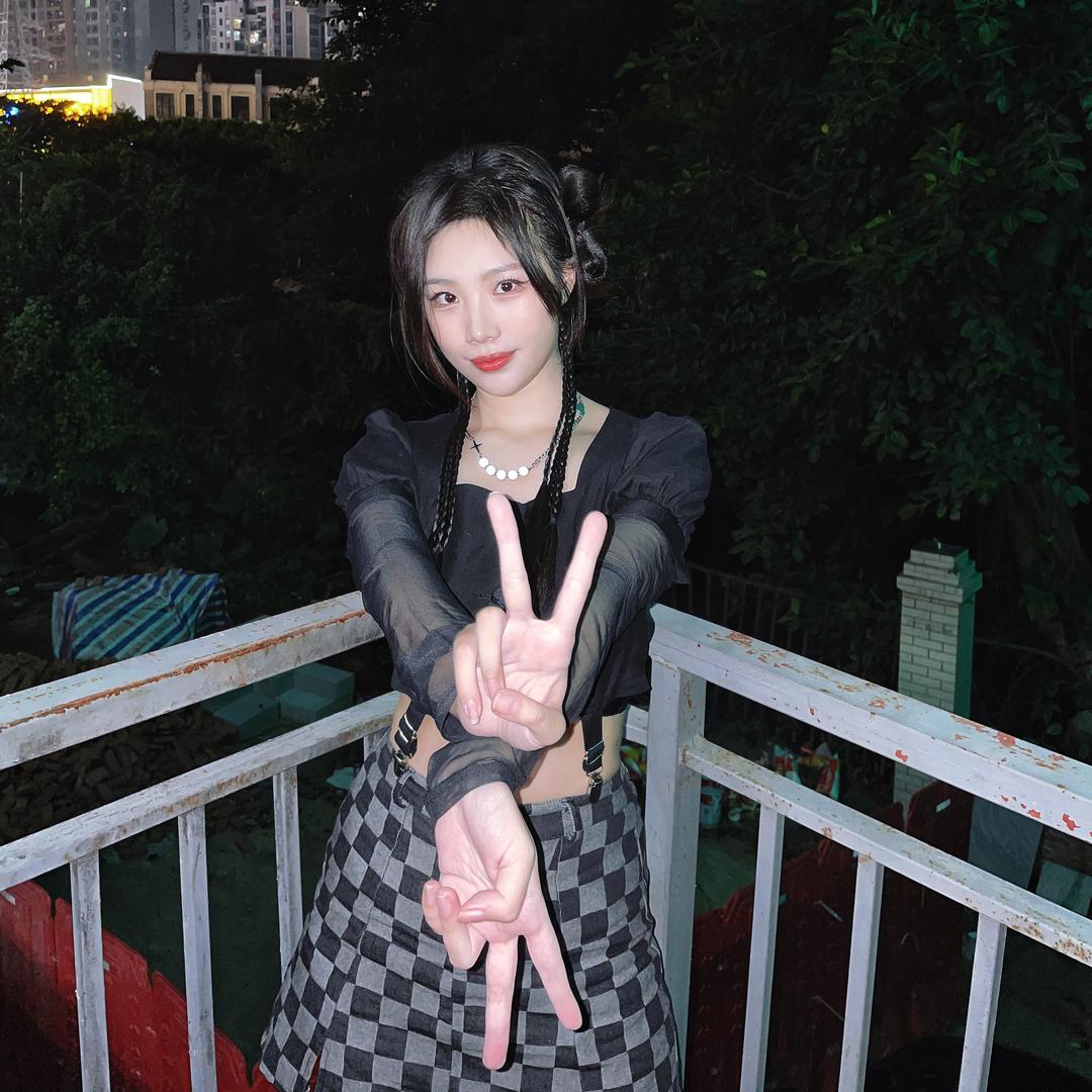 梓晴（跳舞版）