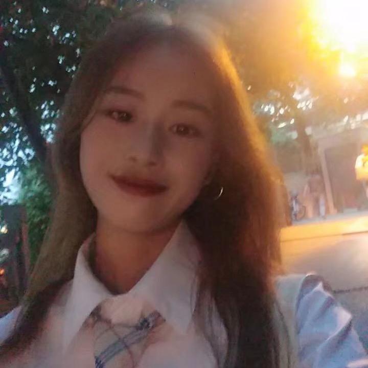 ᥫᩣ༠ 听说糖 很甜