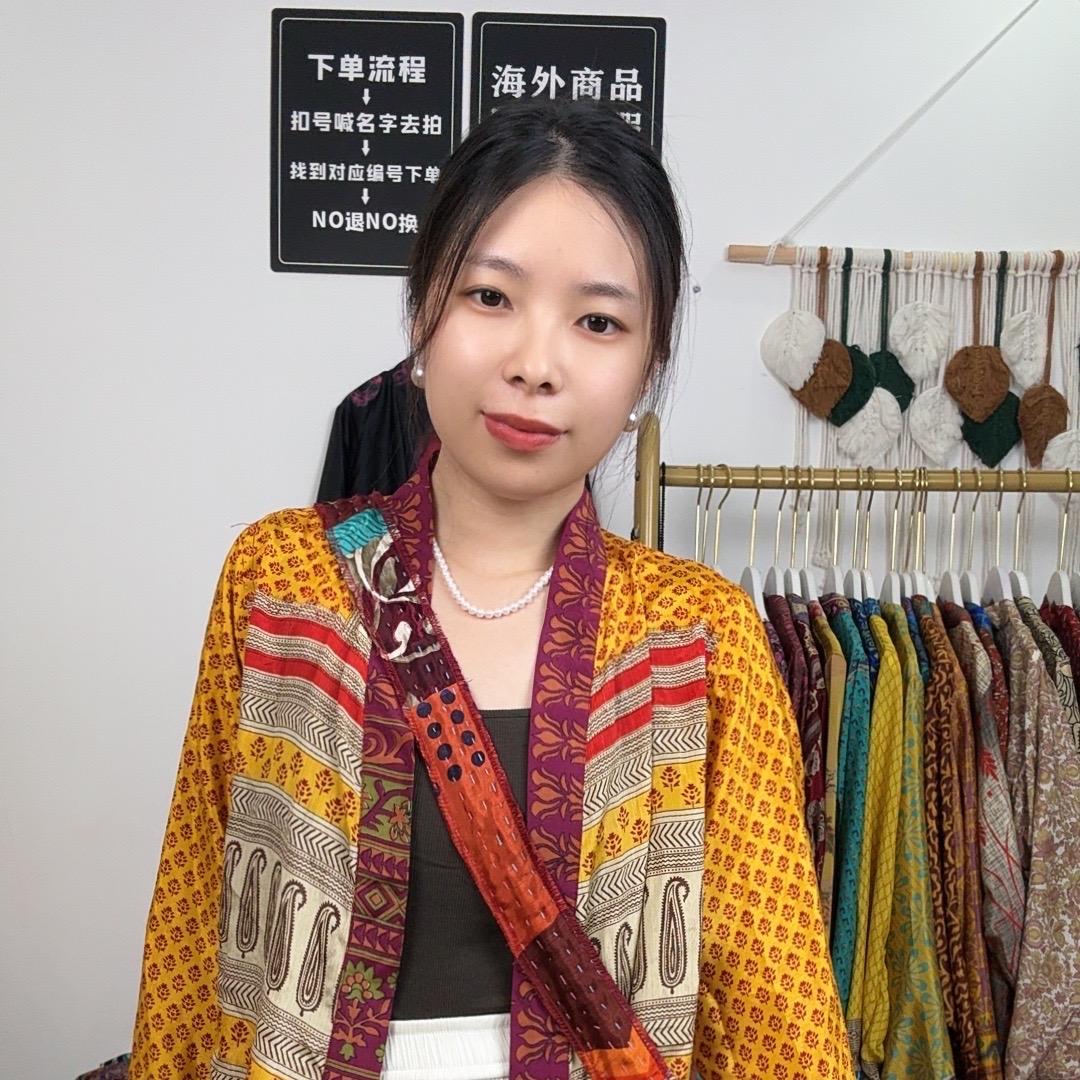 泊尔印尼民族服饰