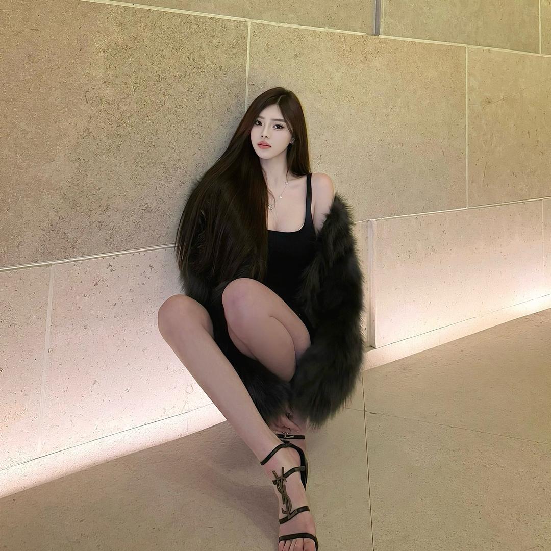 Mia.
